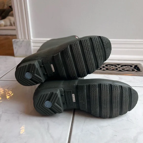 Hunter women’s original tall rain boots - size US 6 - Picture 5 of 9